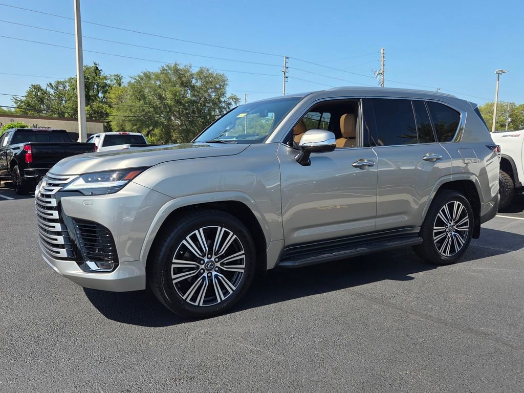Used 2026 Lexus LX 600 4WD w/ Luxury Package image 3
