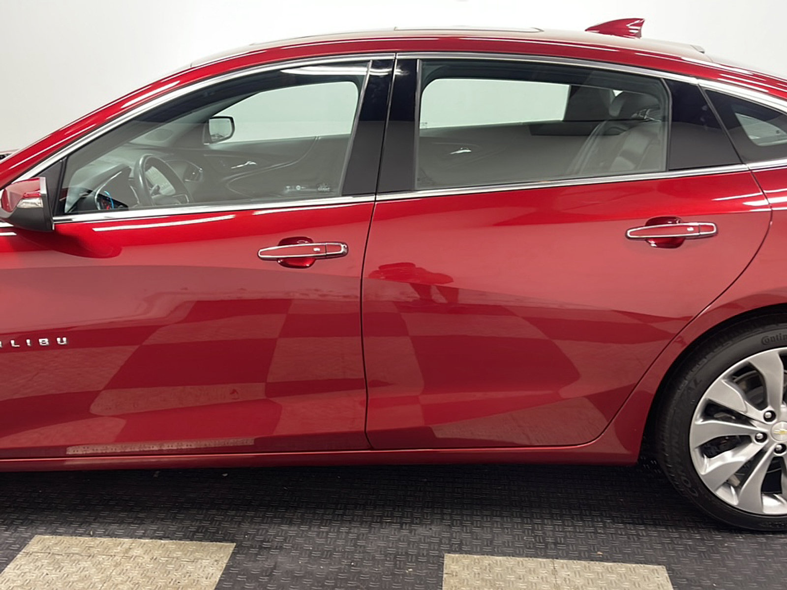 Used 2017 Chevrolet Malibu Premier w/ Premier Sun and Wheel Package FWD image 13