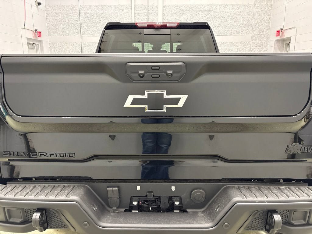 New 2026 Chevrolet Silverado 2500 ZR2 w/ ZR2 Bison Edition AWD/4WD image 5