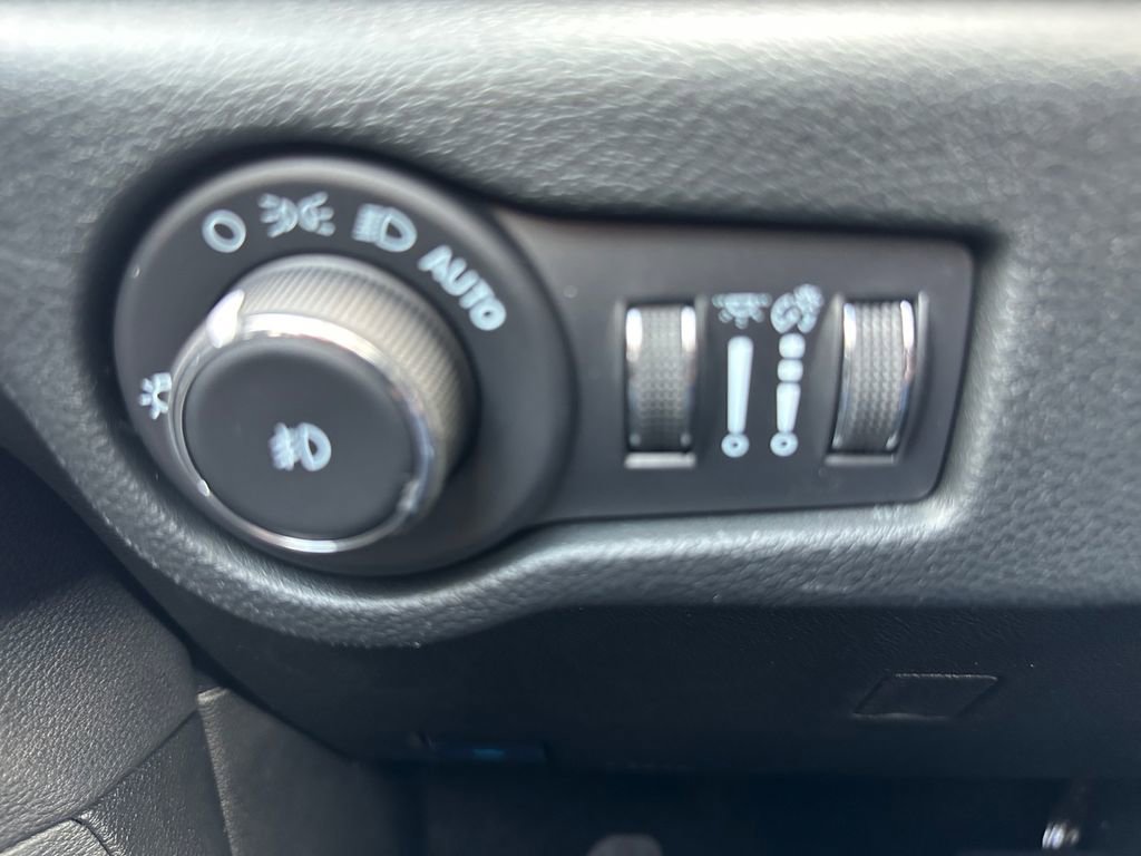 New 2026 Chrysler Pacifica Select image 18