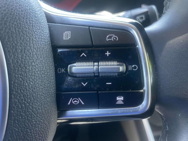 Used 2025 Kia Carnival FWD image 29