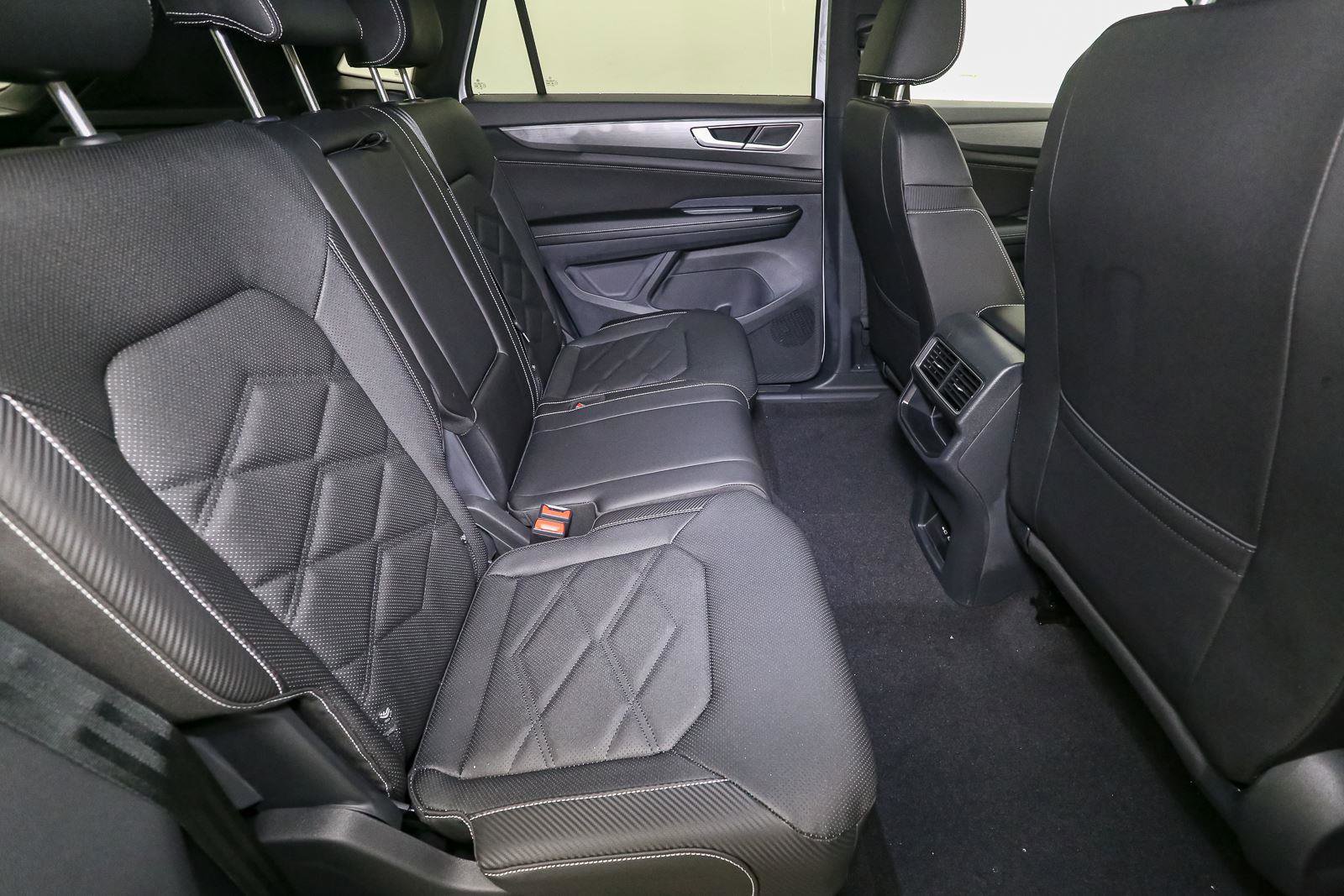 New 2026 Volkswagen Atlas Cross Sport SE image 17