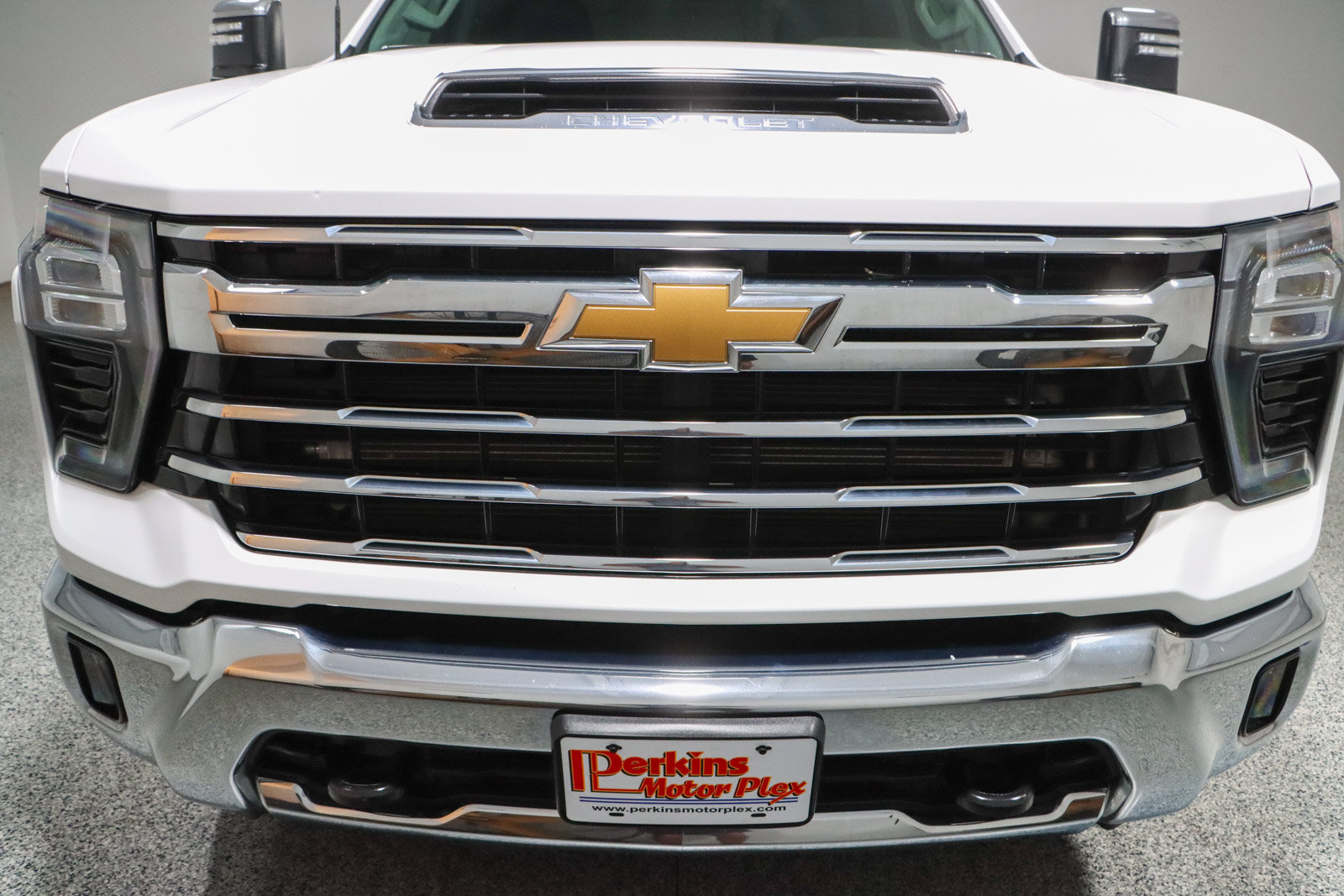 Used 2024 Chevrolet Silverado 2500 LTZ AWD/4WD image 4