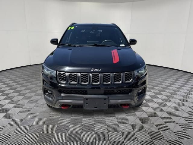Used 2024 Jeep Compass Trailhawk AWD/4WD image 13