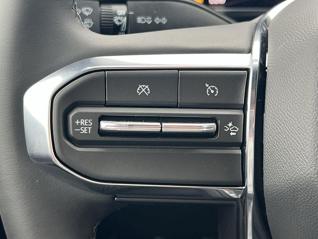 New 2026 GMC Canyon Elevation w/ LPO, Black Badging Package RWD image 13