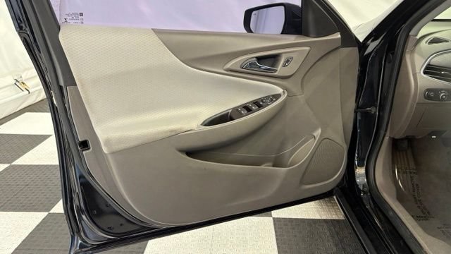 Used 2018 Chevrolet Malibu LT w/ Driver Confidence Package FWD image 14