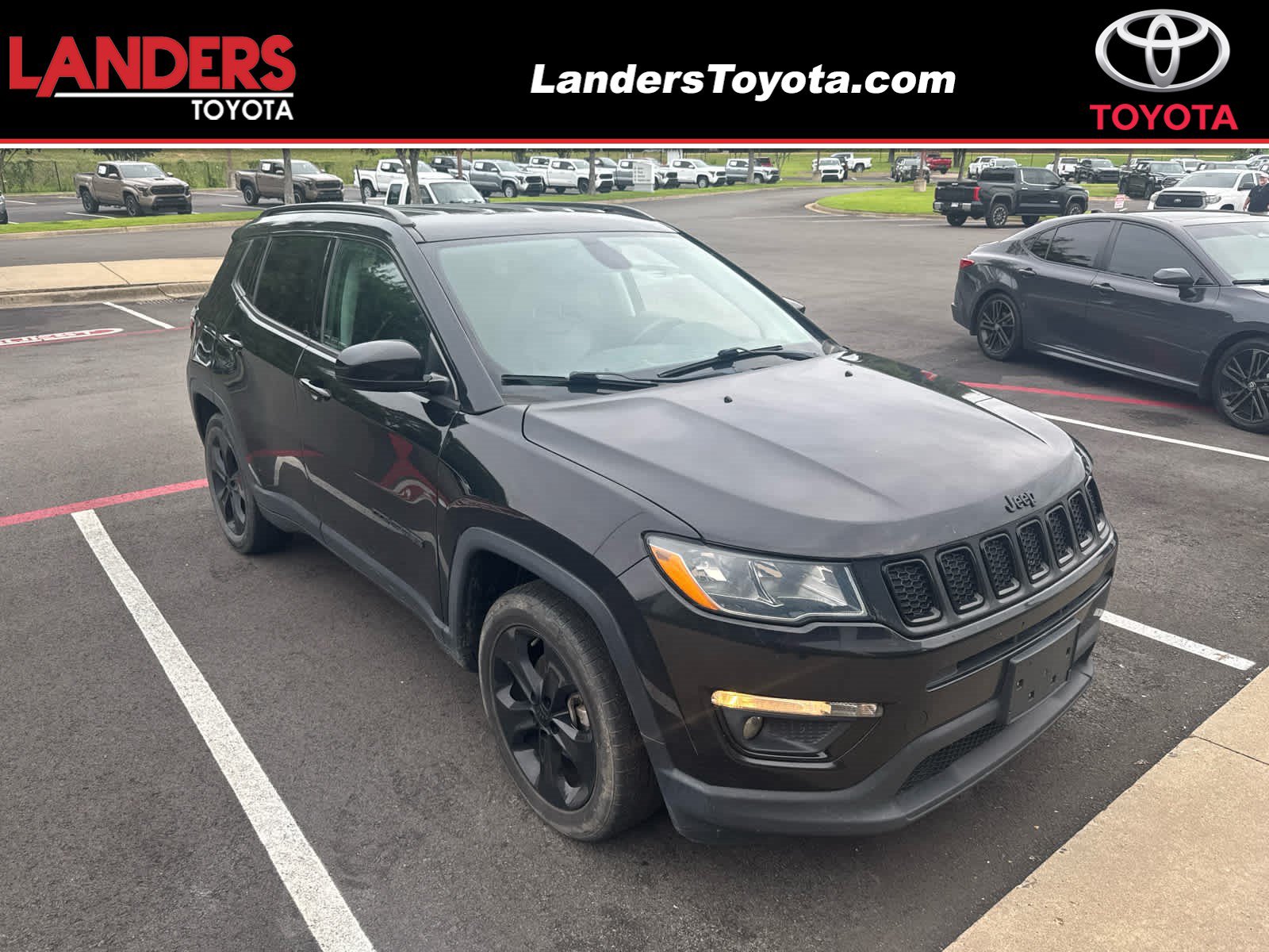 Used 2019 Jeep Compass Latitude FWD image 1