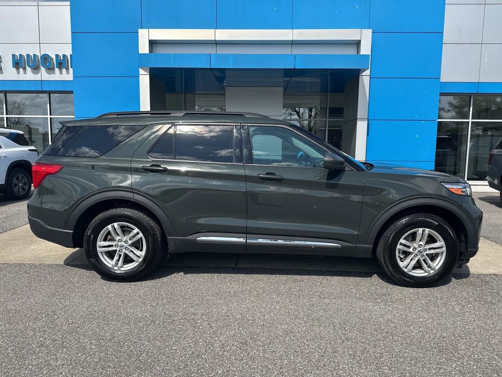 Used 2022 Ford Explorer XLT w/ Class IV Trailer Tow Package image 2