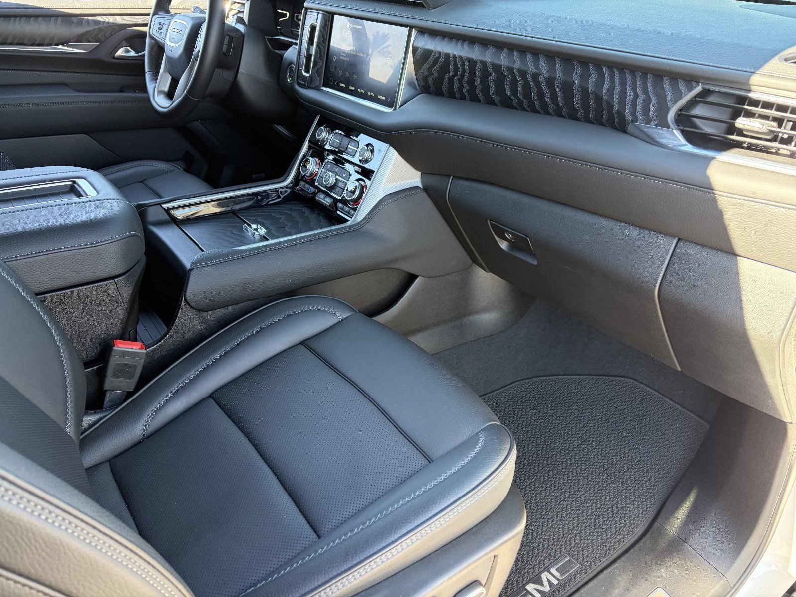 Certified 2023 GMC Yukon Denali w/ Denali Reserve Package AWD/4WD image 13