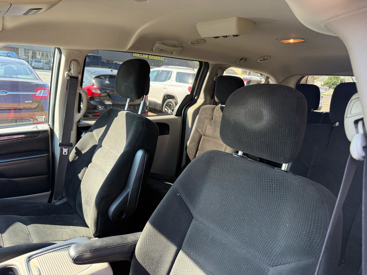 Used 2016 Dodge Grand Caravan SXT image 24