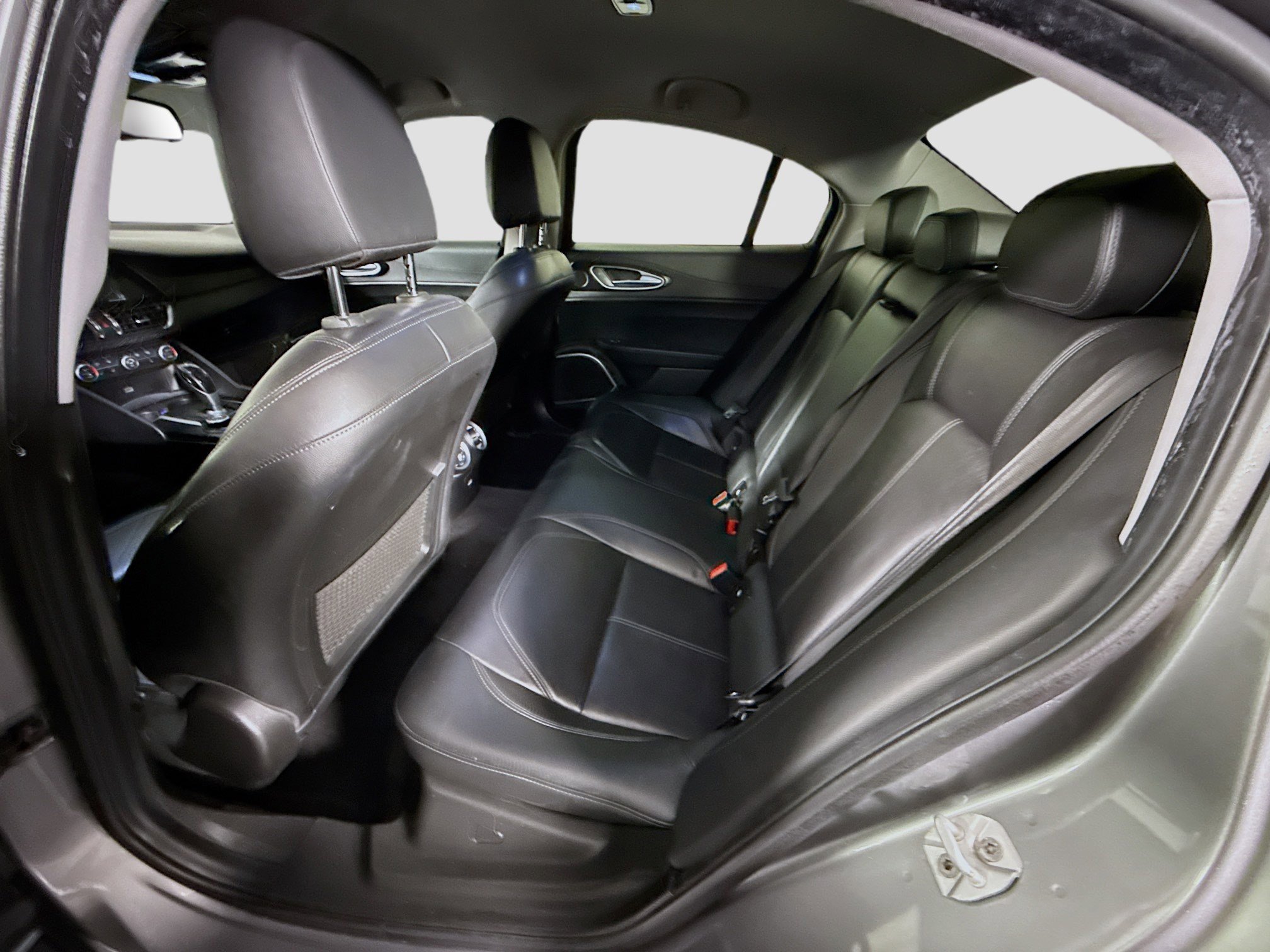 Used 2019 Alfa Romeo Giulia Base image 25