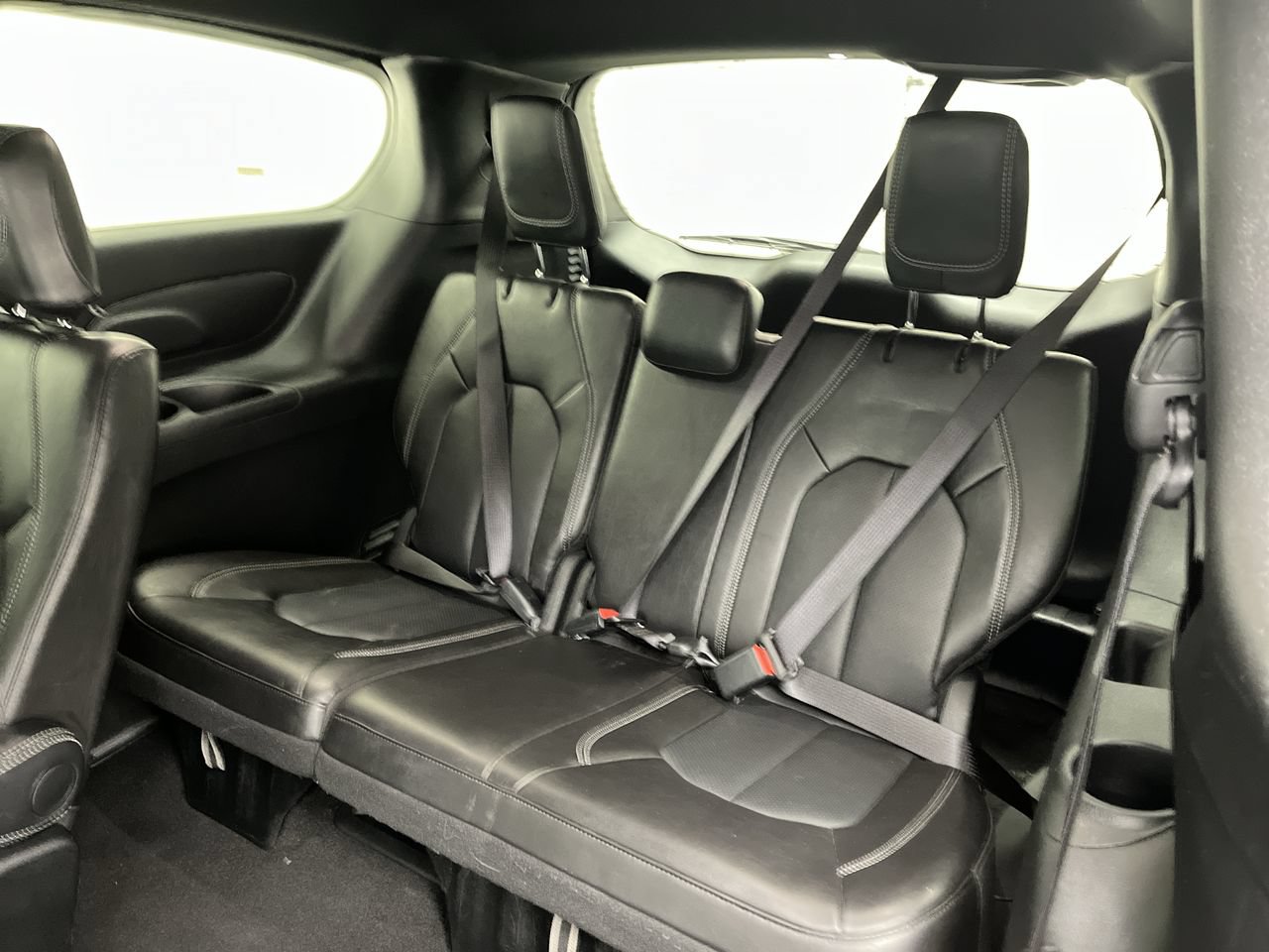 Used 2025 Chrysler Pacifica Select FWD image 13