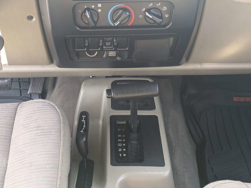 Used 2004 Jeep Wrangler X AWD/4WD image 19