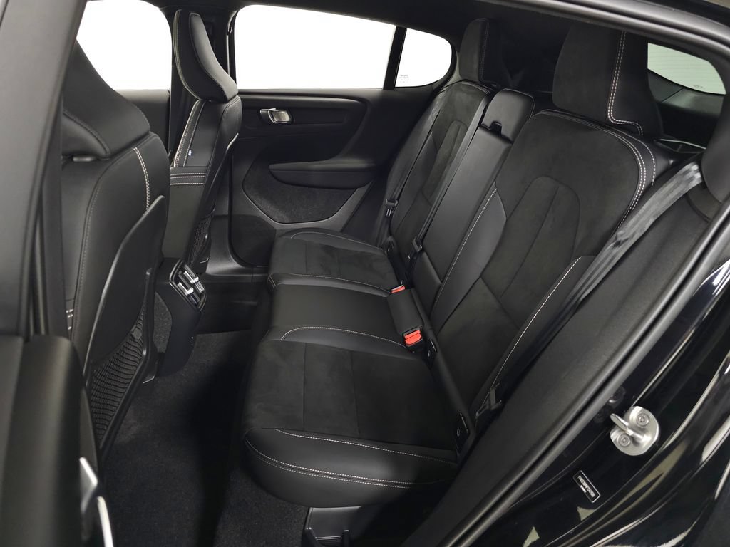 Used 2023 Volvo C40 P8 Recharge Ultimate w/ Protection Package Premier AWD/4WD image 34