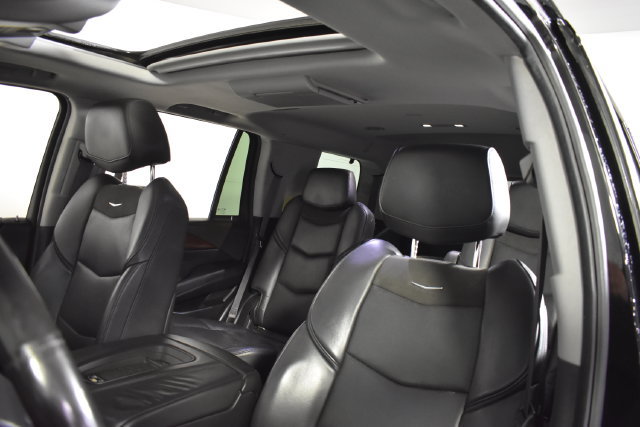 Used 2017 Cadillac Escalade Premium Luxury AWD/4WD image 11