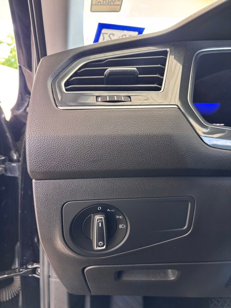 Used 2022 Volkswagen Tiguan SE FWD image 18