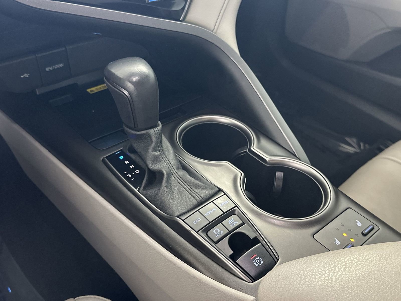 Used 2024 Toyota Camry XSE w/ Navigation Package image 21