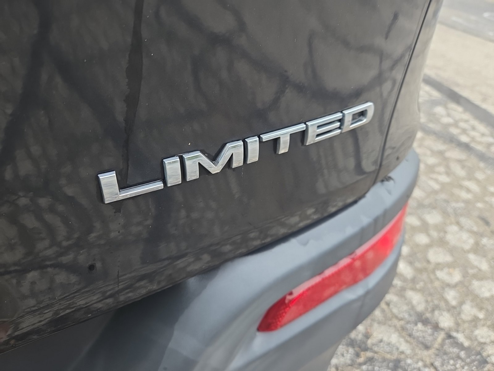 Used 2014 Jeep Cherokee Limited w/ Luxury Group AWD/4WD image 11