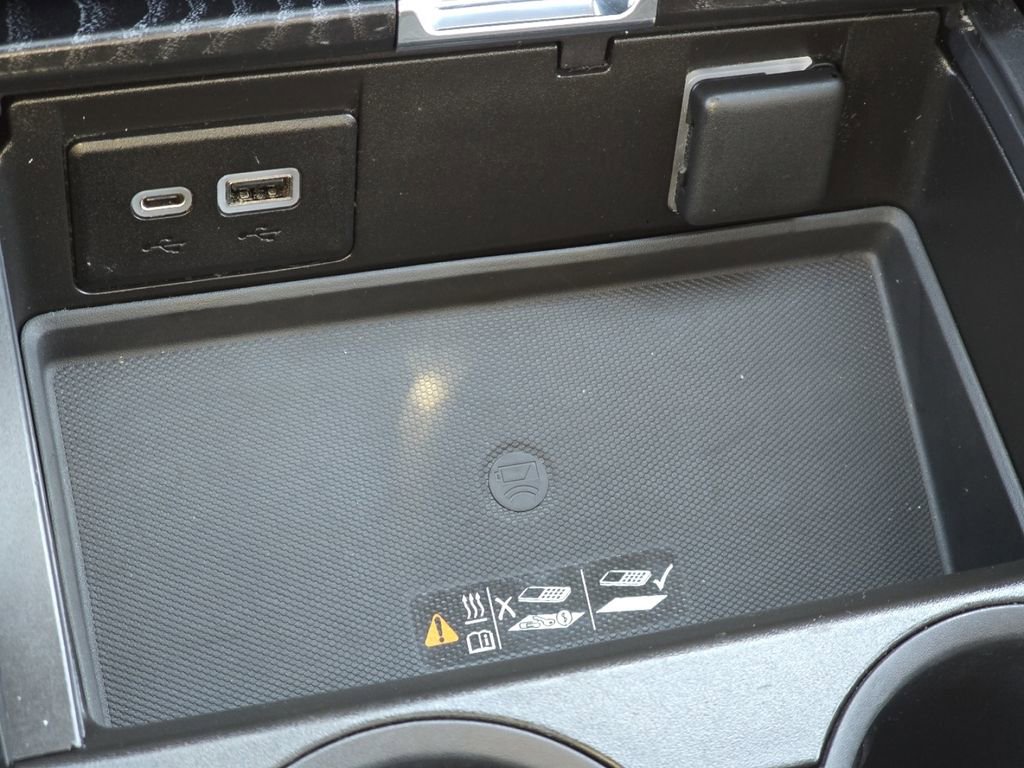 Used 2021 GMC Yukon Denali w/ Denali Premium Package image 10