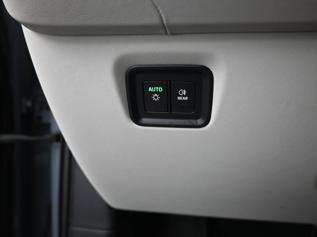 Used 2025 Porsche Cayenne S image 21