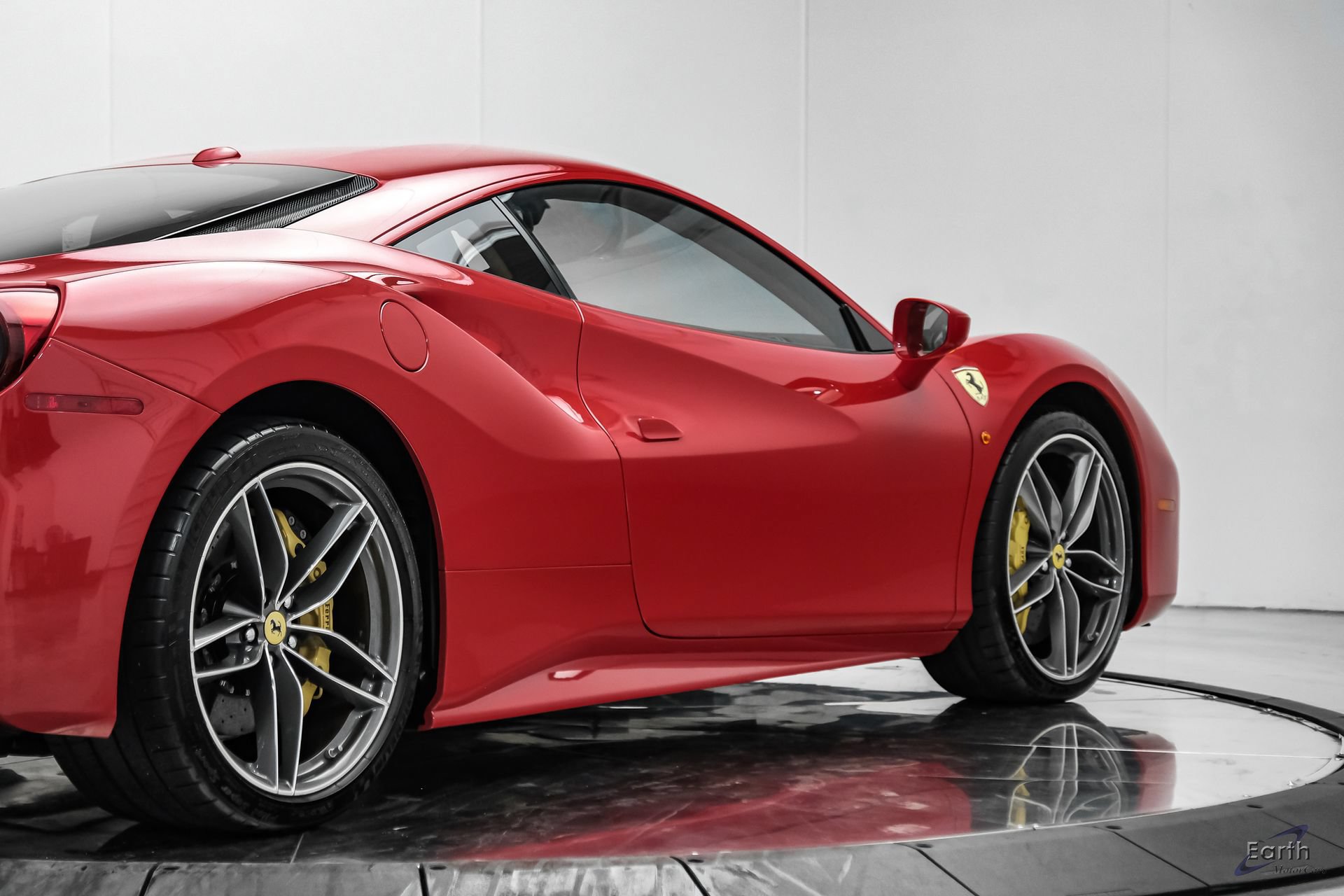 Used 2017 Ferrari 488 GTB RWD image 23
