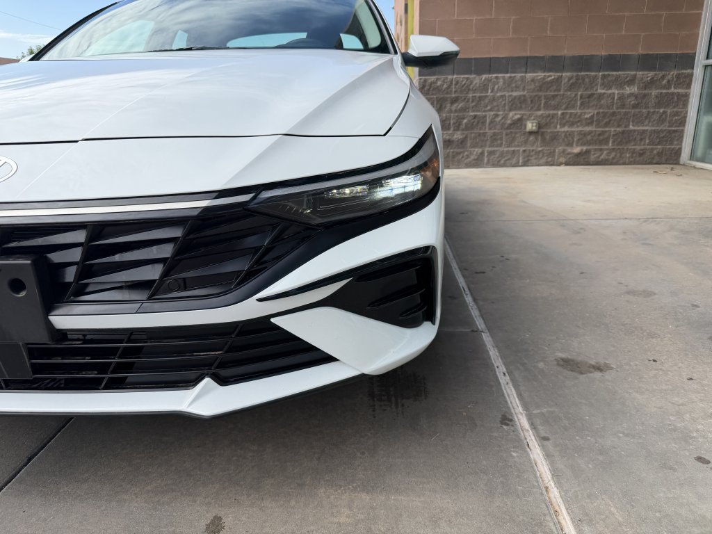 Used 2025 Hyundai Elantra Limited FWD image 11