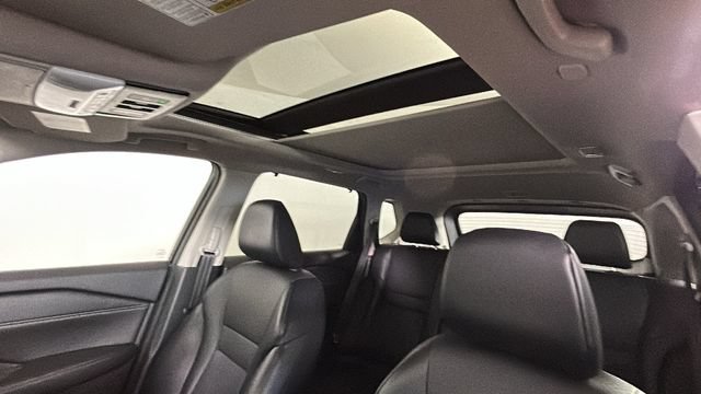 Used 2024 Nissan Rogue SV w/ SV Premium Package AWD/4WD image 12