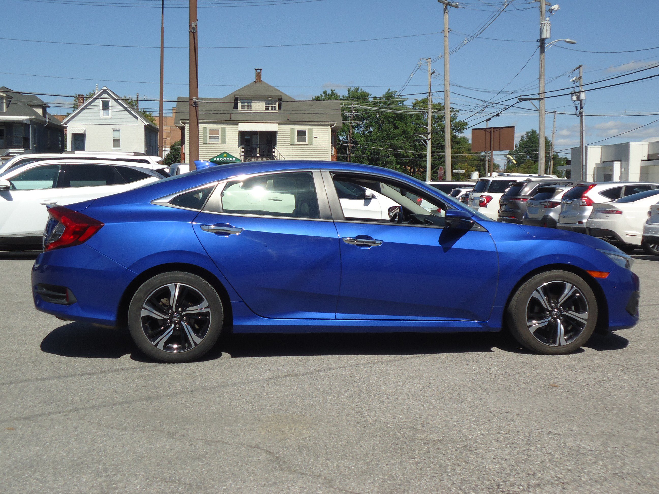 Used 2018 Honda Civic Touring image 2