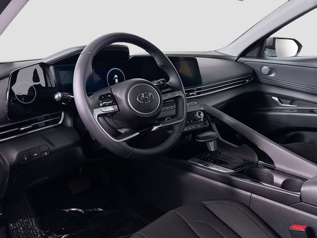 Used 2023 Hyundai Elantra SEL w/ Convenience Package FWD image 9