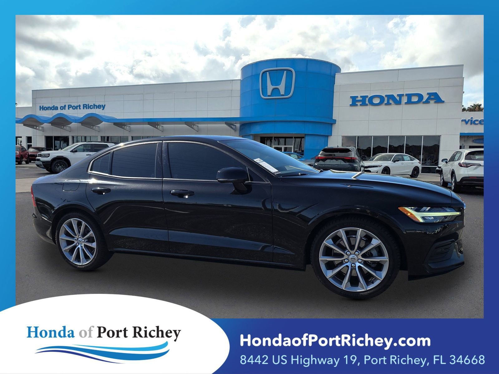 Used 2019 Volvo S60 T5 Momentum w/ Premium Package image 1
