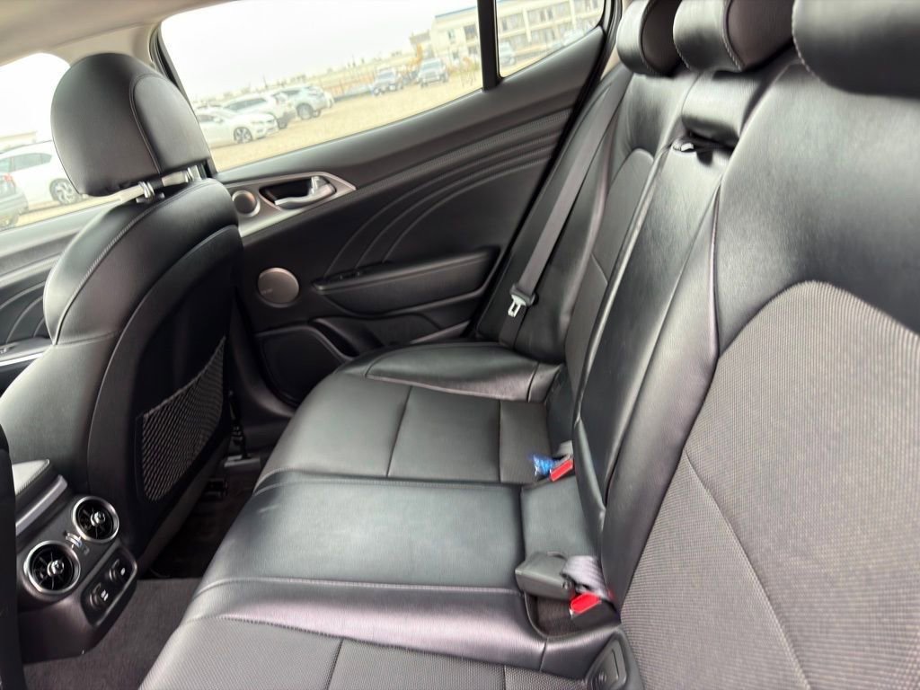 Used 2022 Kia Stinger GT2 image 10