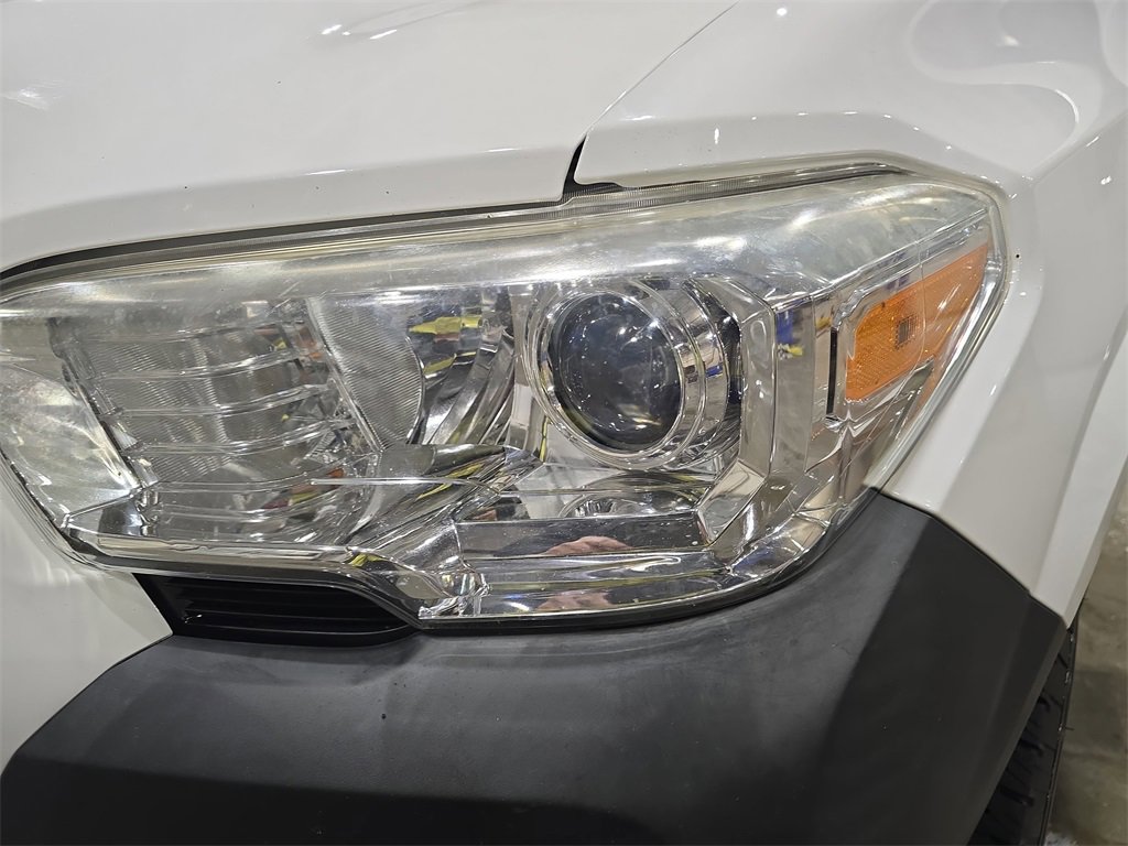 Used 2018 Toyota Tacoma SR image 25