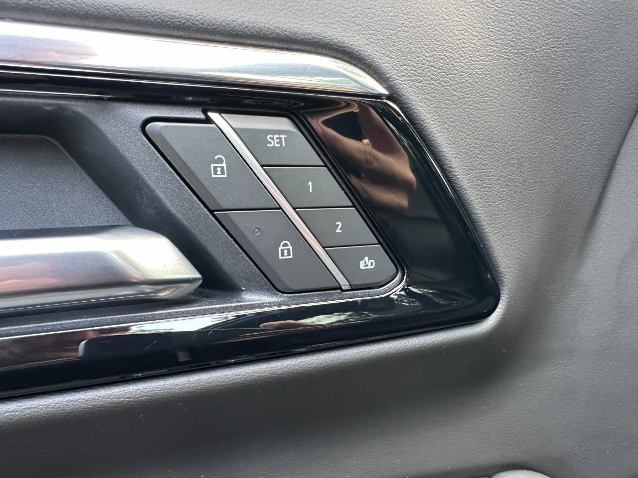 Used 2025 Chevrolet Tahoe Z71 w/ Comfort Package image 10