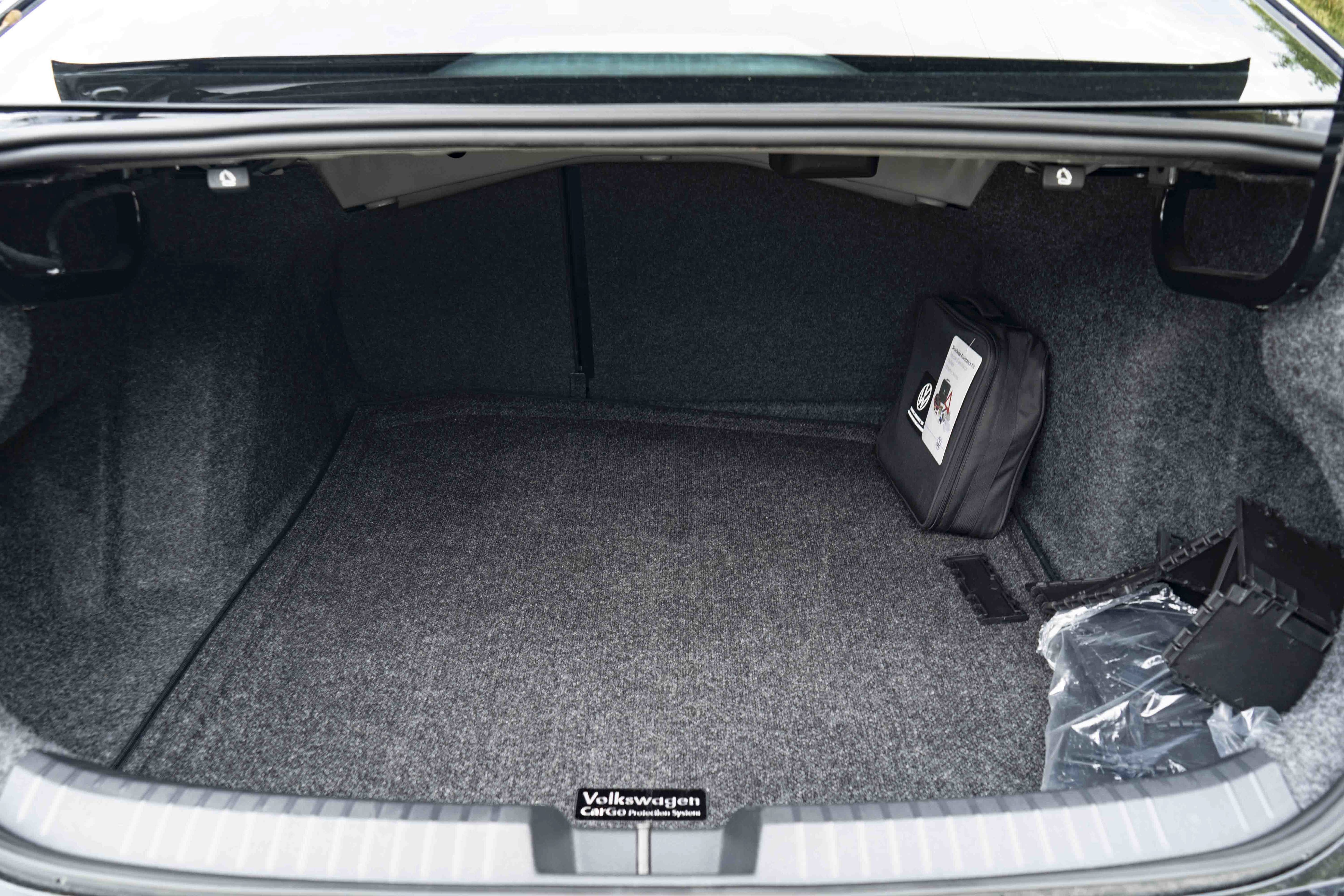 Used 2026 Volkswagen Jetta SE FWD image 40