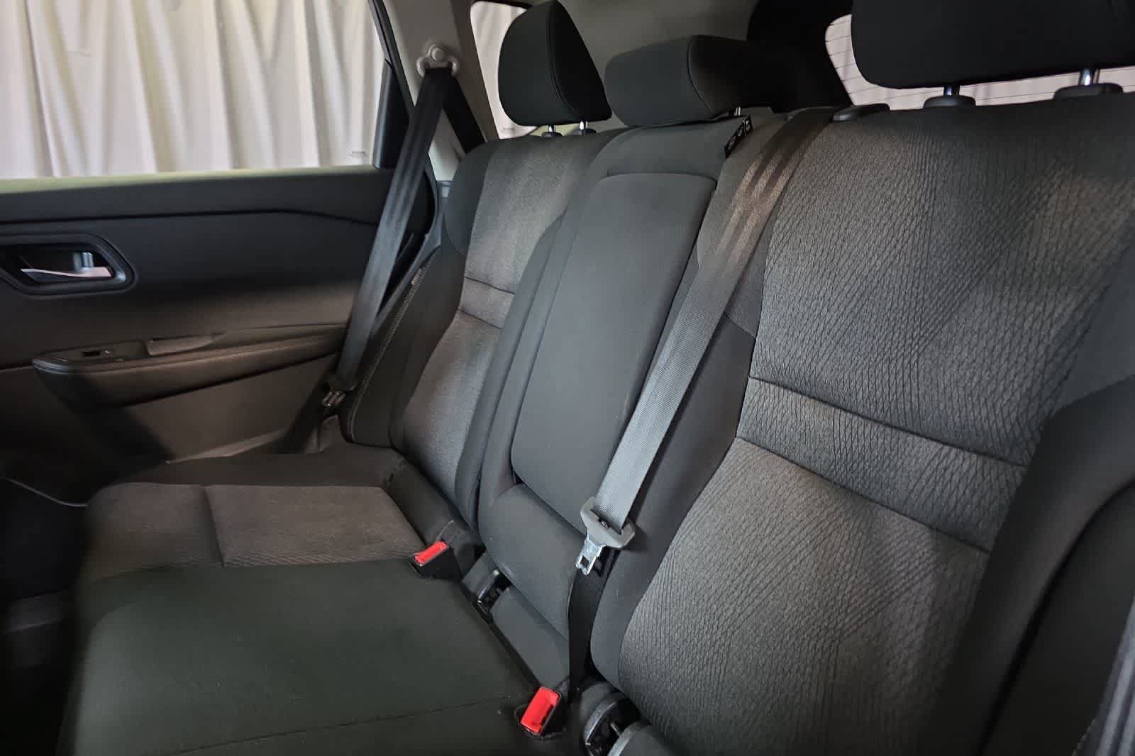Used 2025 Nissan Rogue SV FWD image 17