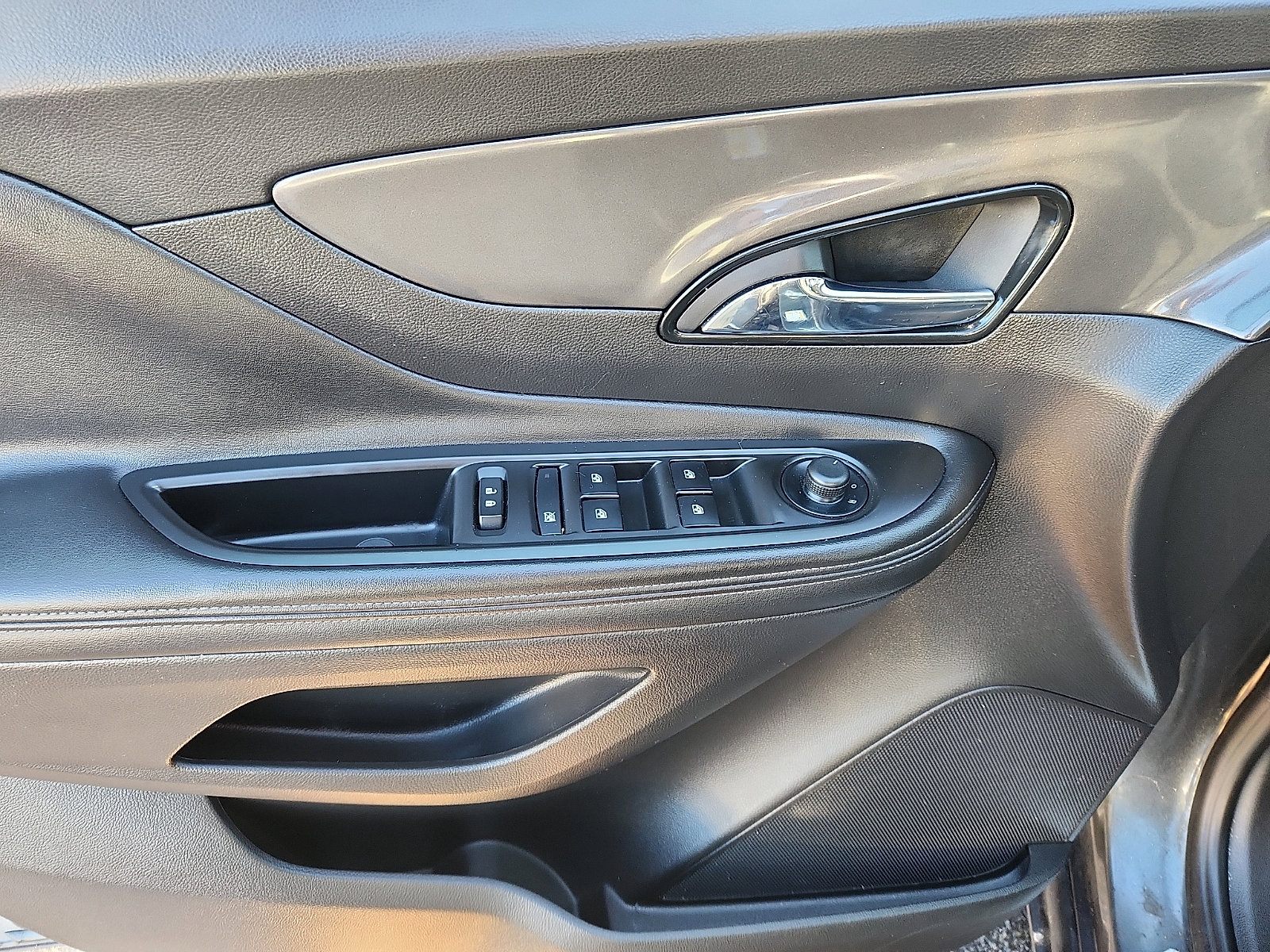 Used 2018 Buick Encore Preferred image 13