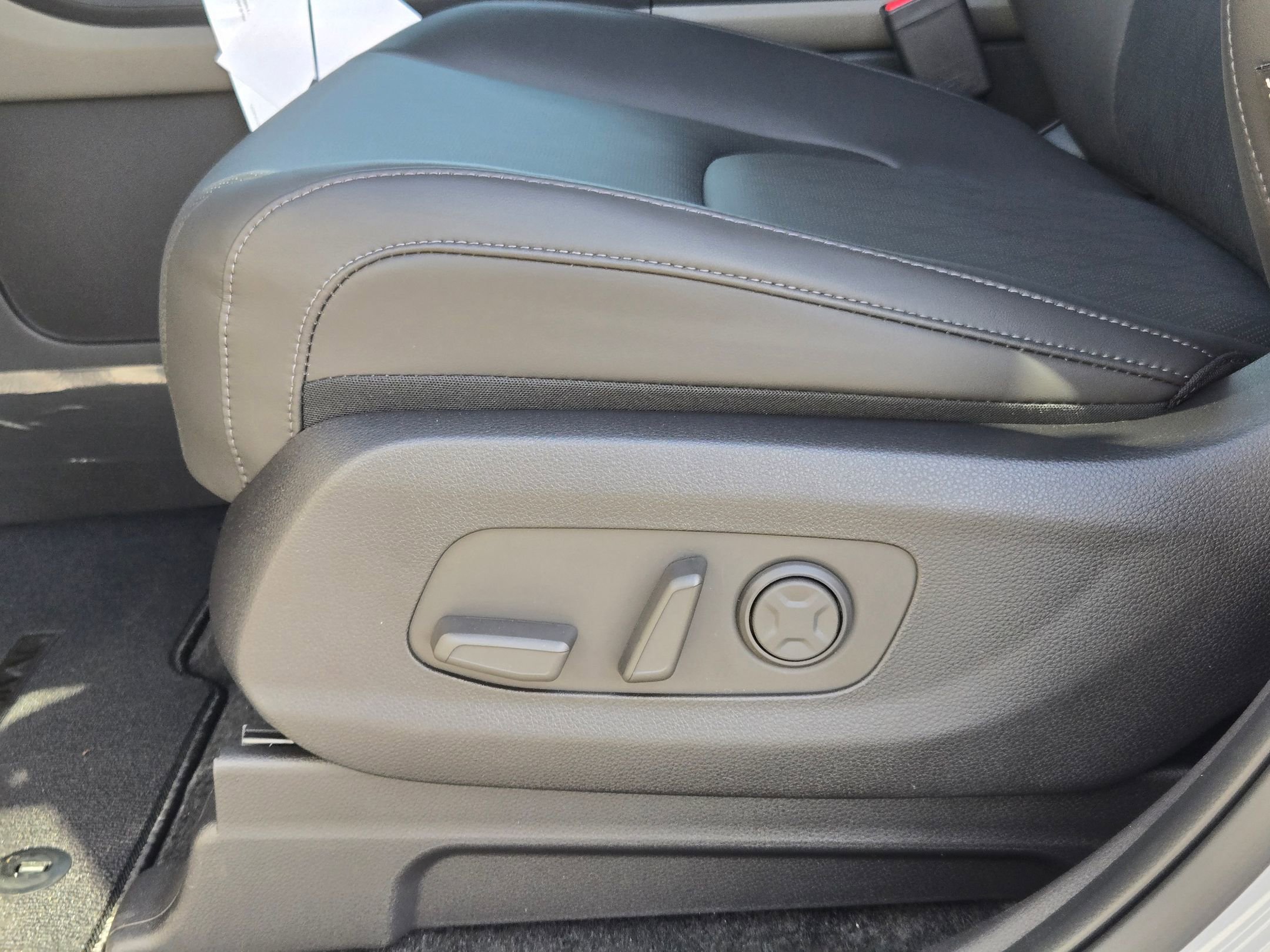 New 2026 Kia Carnival EX FWD image 21