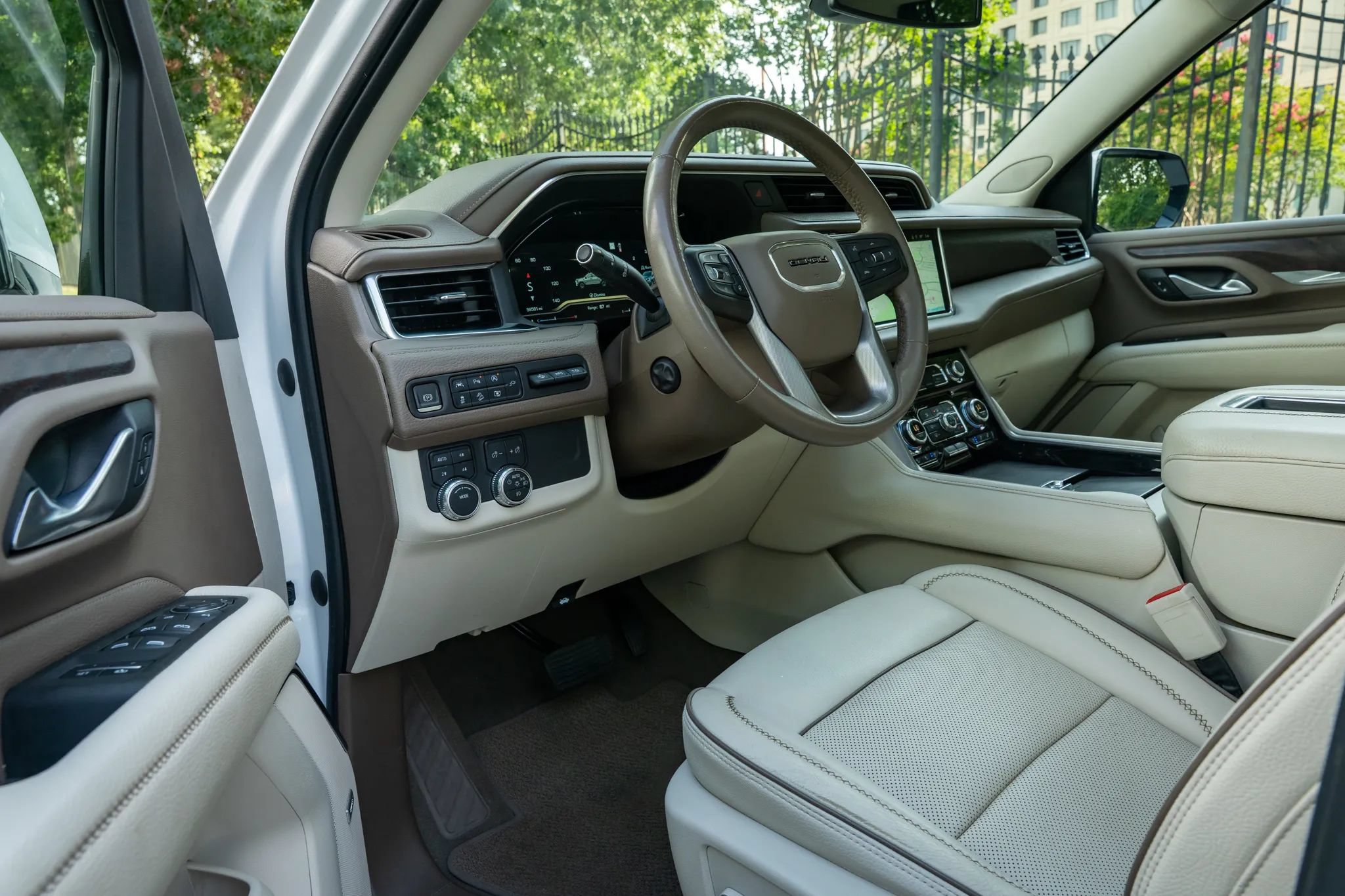 Used 2022 GMC Yukon Denali AWD/4WD image 10