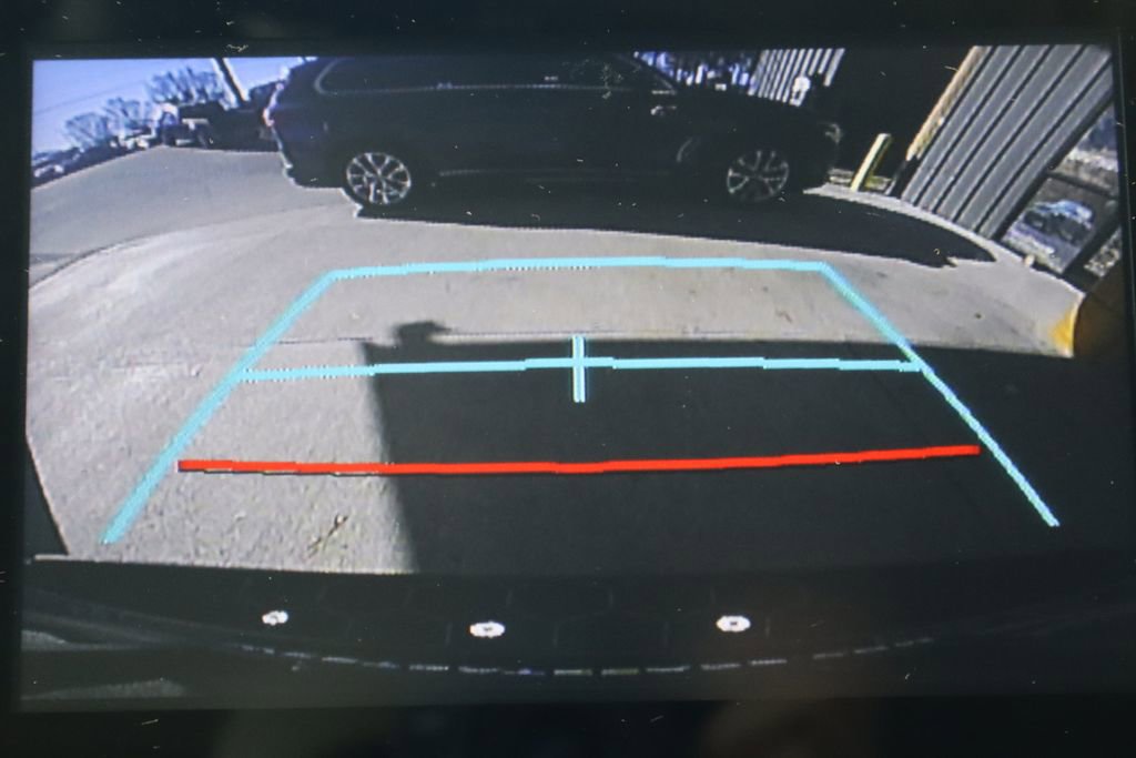 Used 2021 Toyota Camry LE image 8