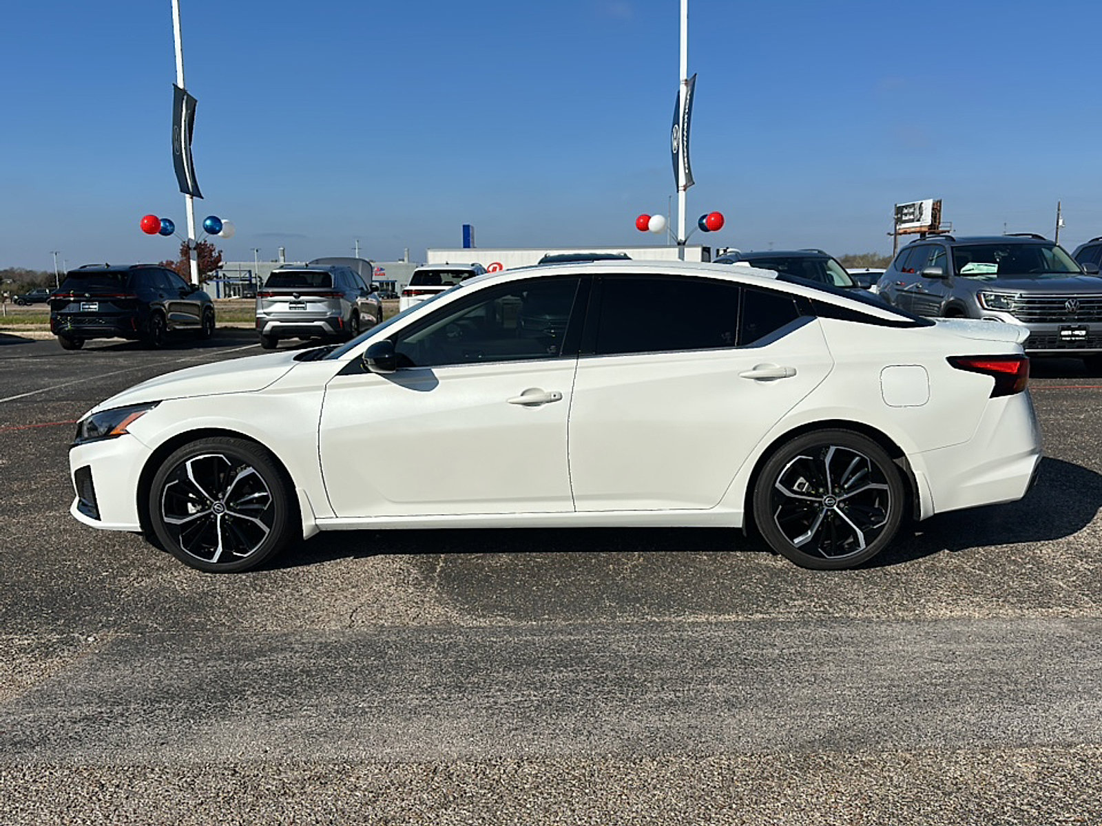 Used 2023 Nissan Altima 2.5 SR w/ SR Premium Package image 5