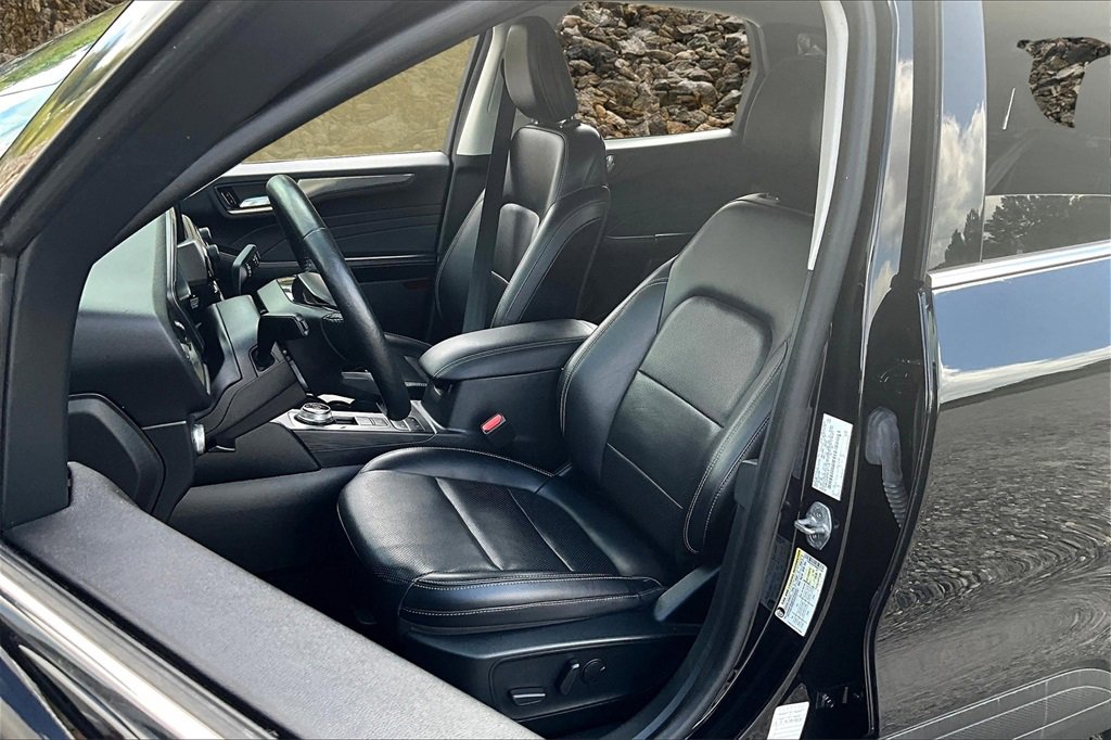 Used 2021 Ford Escape Titanium image 23