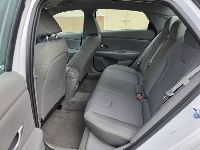 Used 2025 Hyundai Elantra SE FWD image 11