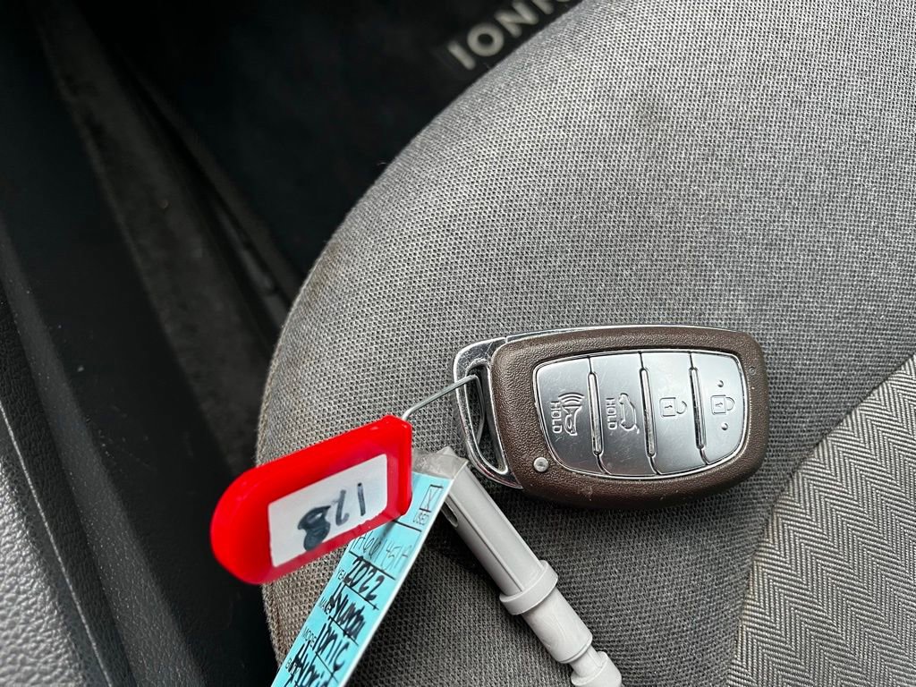 Used 2022 Hyundai Ioniq SEL image 51