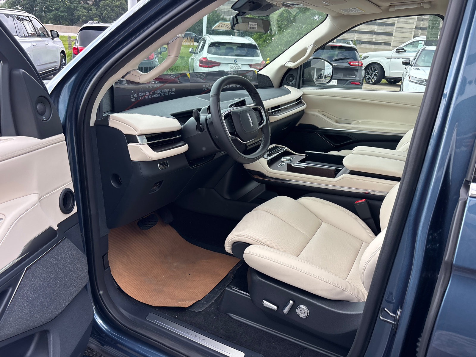New 2027 Lincoln Navigator Reserve AWD/4WD image 24
