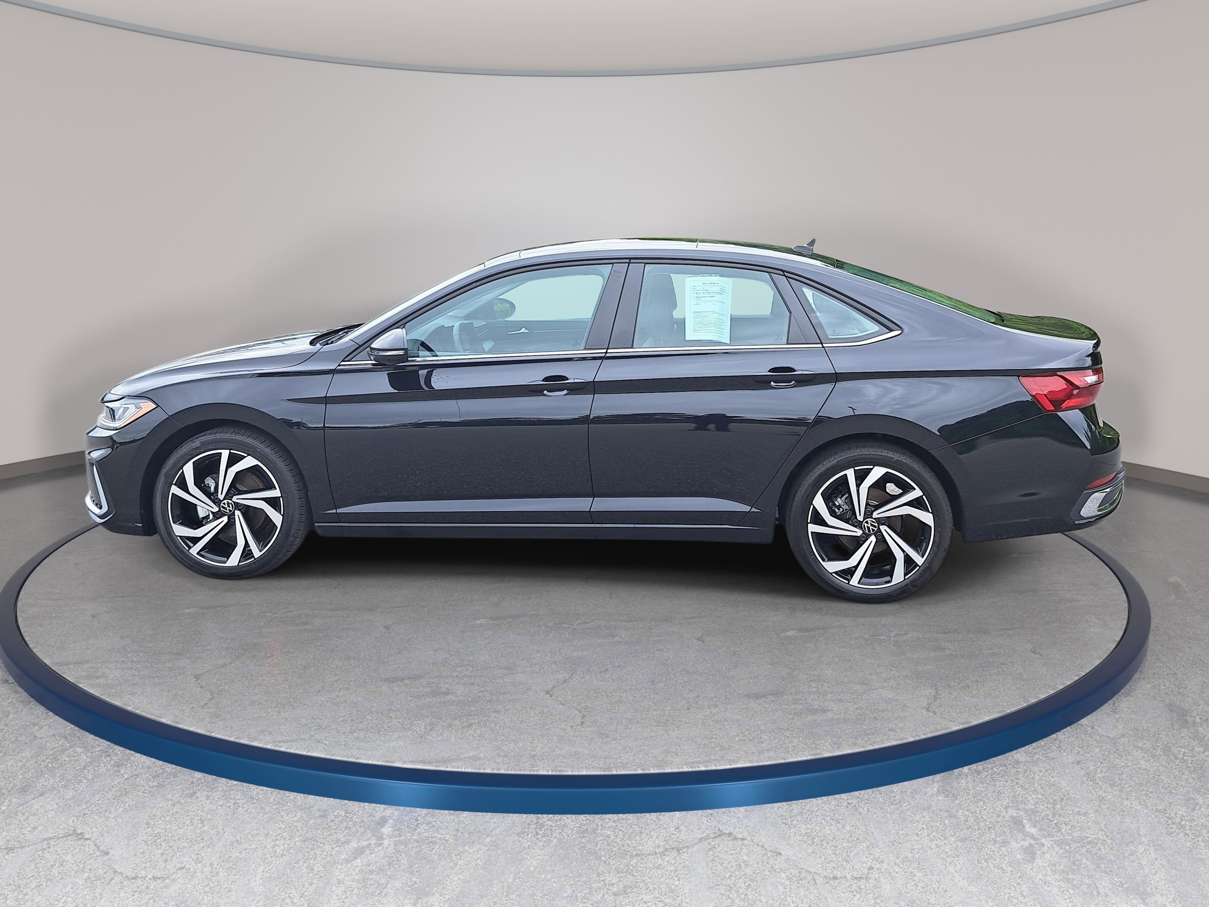 Used 2025 Volkswagen Jetta SEL FWD image 8