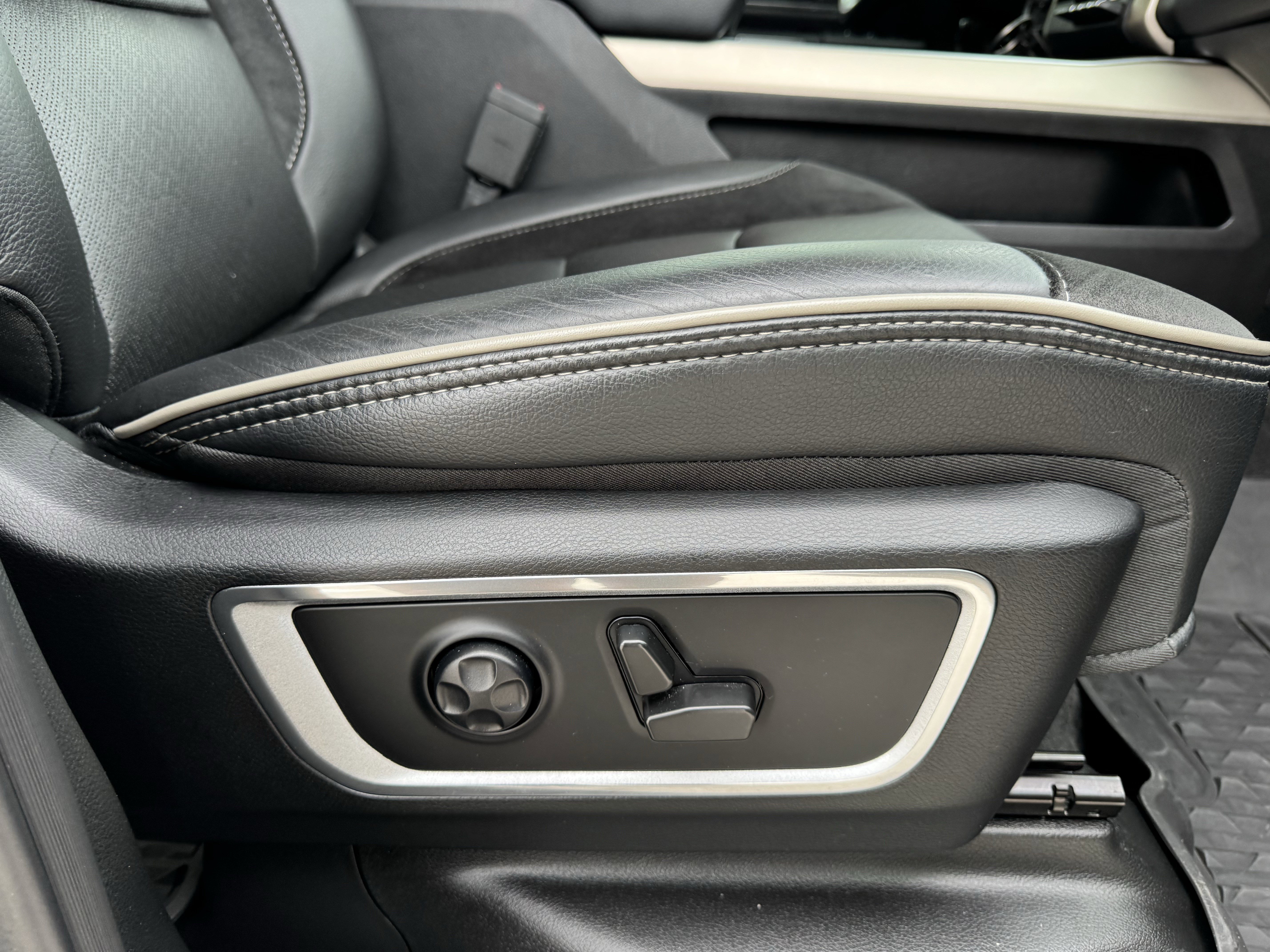 Used 2021 RAM 1500 Laramie image 39