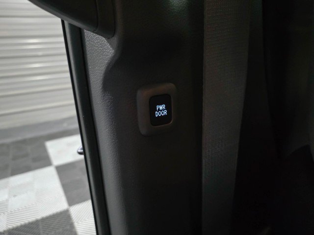 Used 2023 Toyota Sienna LE image 18