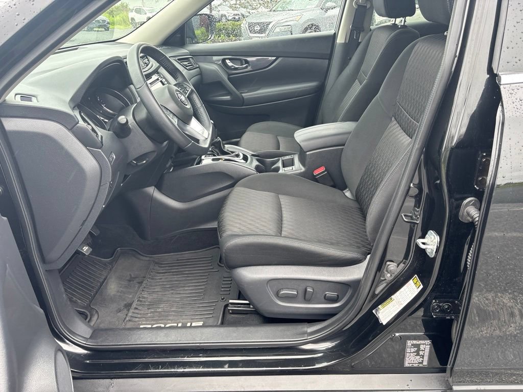 Used 2019 Nissan Rogue SV AWD/4WD image 11