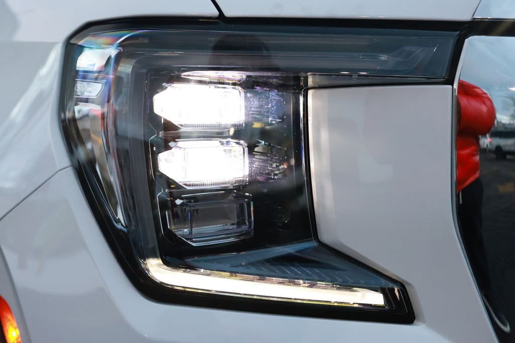 Used 2024 GMC Yukon SLT image 38