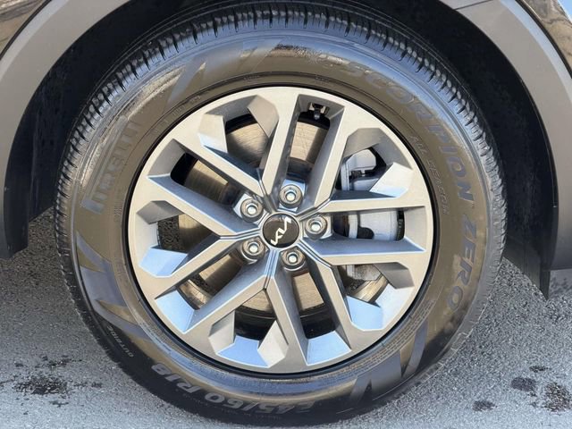 Used 2024 Kia Telluride LX image 7